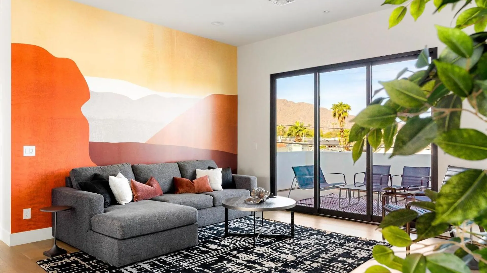 Desert Palm Luxury Space - Walk To Old Town! Scottsdale ABD