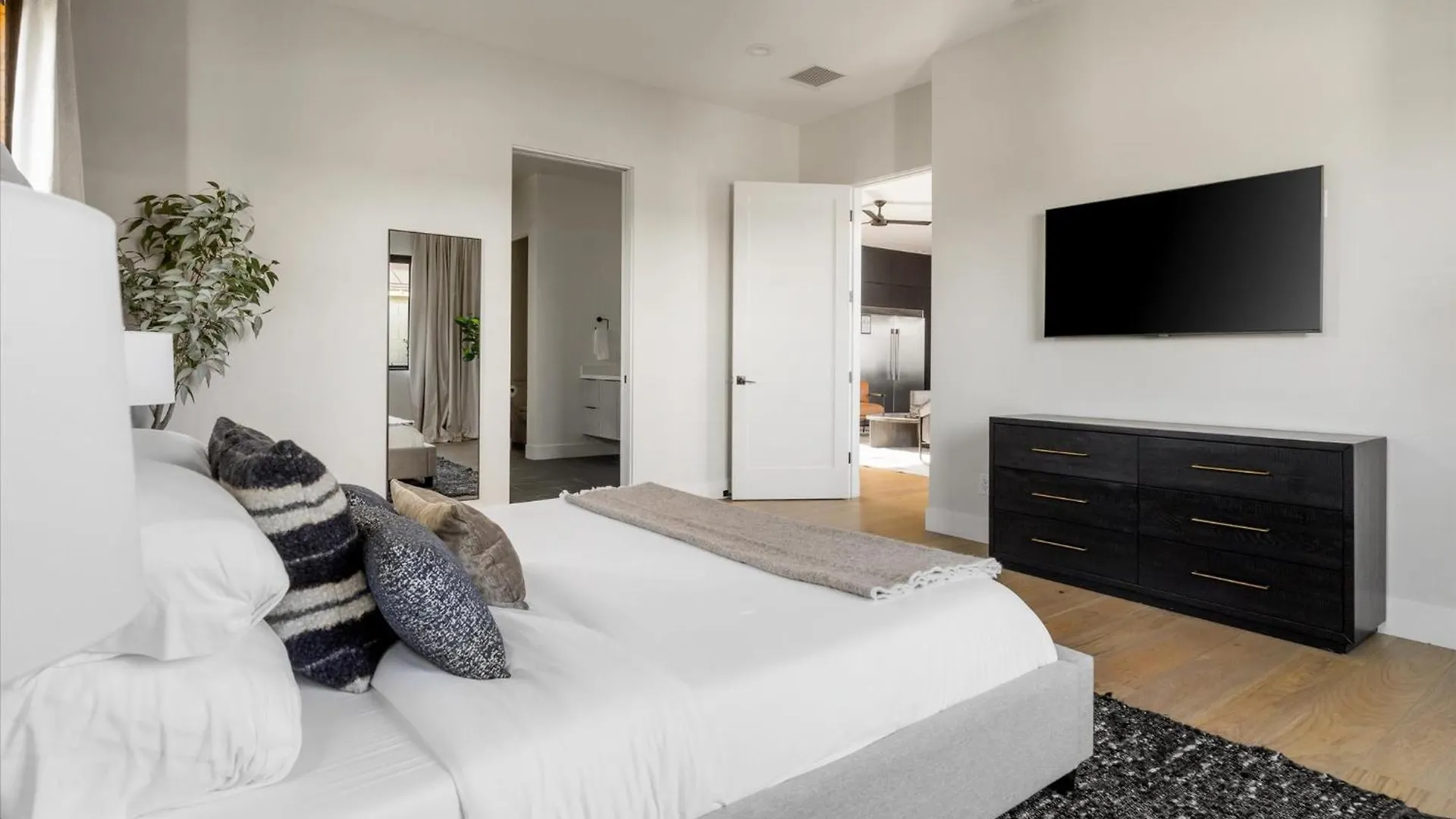 Desert Palm Luxury Space - Walk To Old Town! Scottsdale Tatil Evi