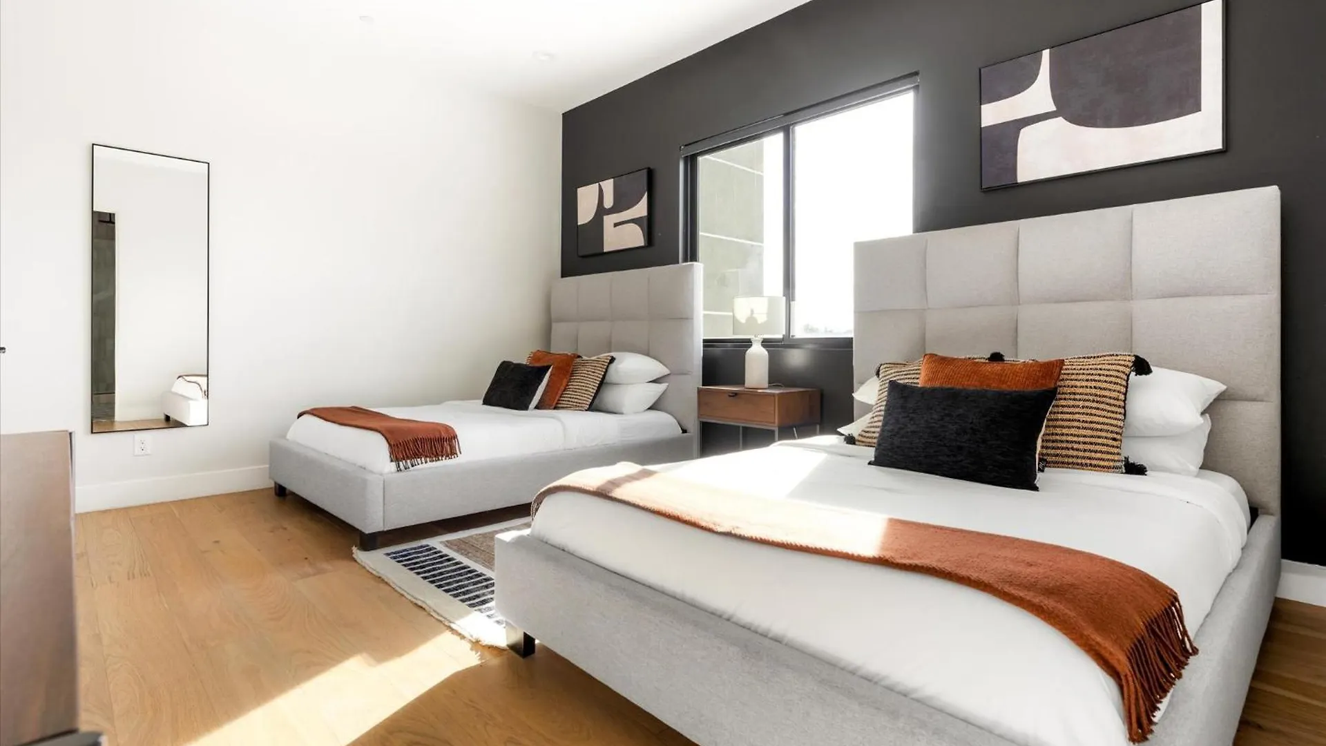 Desert Palm Luxury Space - Walk To Old Town! Scottsdale