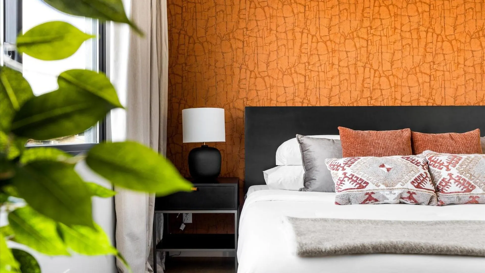 Desert Palm Luxury Space - Walk To Old Town! Scottsdale ABD