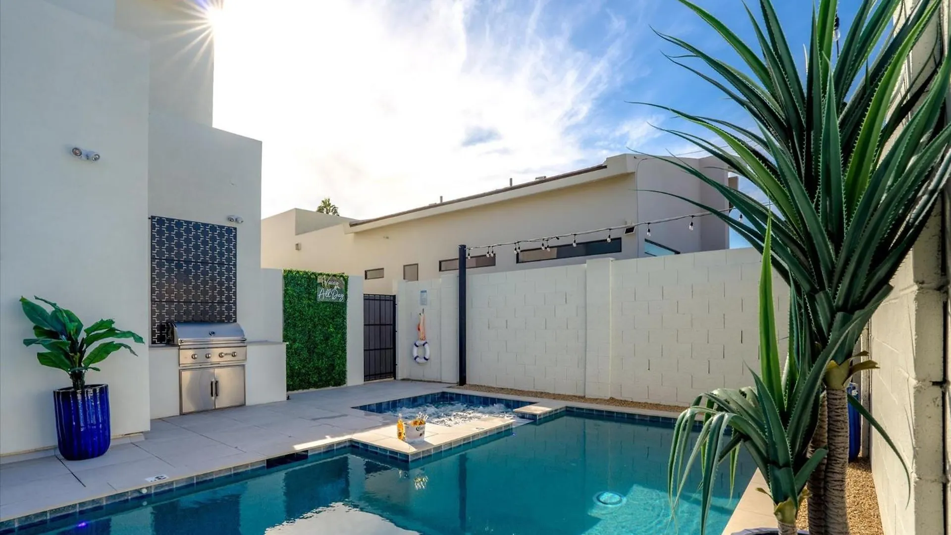 Desert Palm Luxury Space - Walk To Old Town! Scottsdale