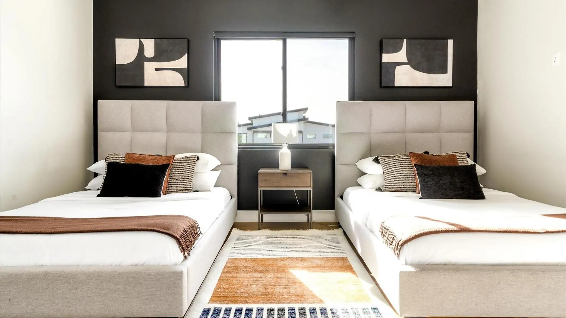 Desert Palm Luxury Space - Walk To Old Town! Scottsdale