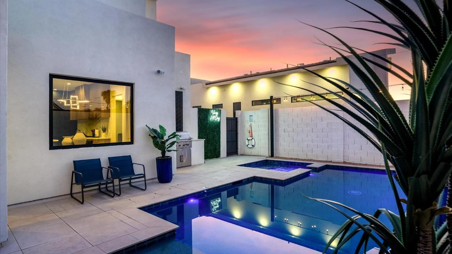Desert Palm Luxury Space - Walk To Old Town! Scottsdale ABD